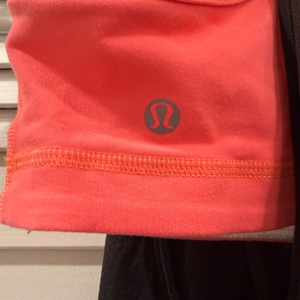 Lululemon Tuck Me In Tank, size 4 like new - Picture 2 of 6